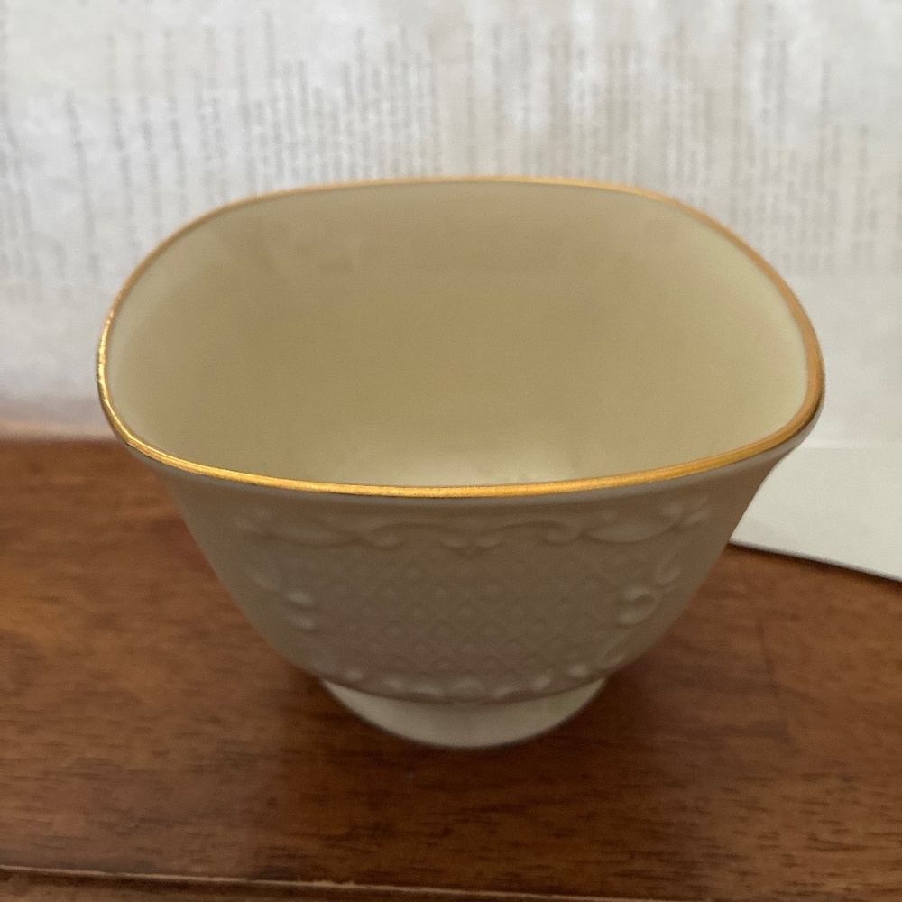 Lenox Canterbury collection serving nut dish